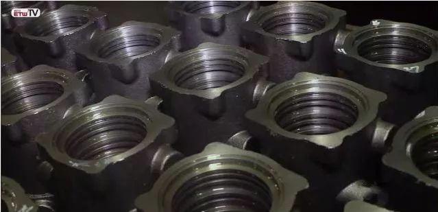 「中国工程机械信息网」挖掘机为什么可以连续旋转而油管不会缠绕，原来全靠这个零件