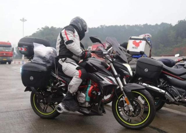 【凯唱评车】玩摩托车到底有多“烧钱”？听摩友算了笔账，网友：这才是有钱人