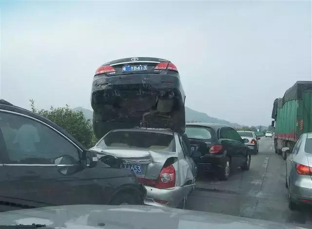 【汽车资讯录】老司机也摇头！怎么开才能把车开出这种效果？