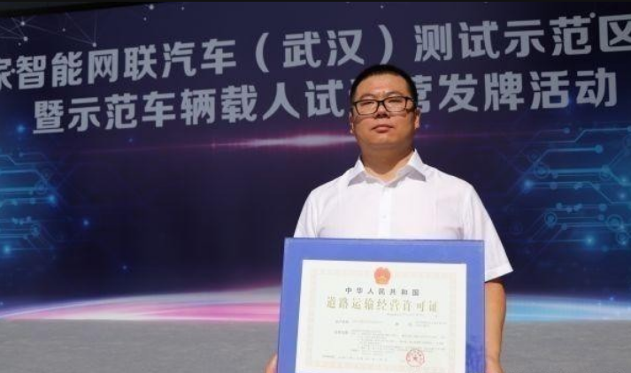汽车历史会@这一天终于来了，武汉发放的这张牌照，轰动全国