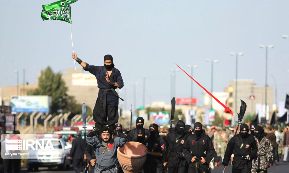伊朗阅兵首次出现忍者部队，奇葩造型被吐槽，装备难道来自某宝