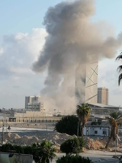 利比亚首都遭空袭 4月以来冲突已致数千人死亡