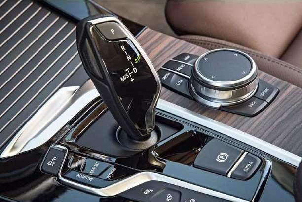 「下车让一下」还在一直用D档开车？自动挡汽车学会这些后，起码比平常省一半油