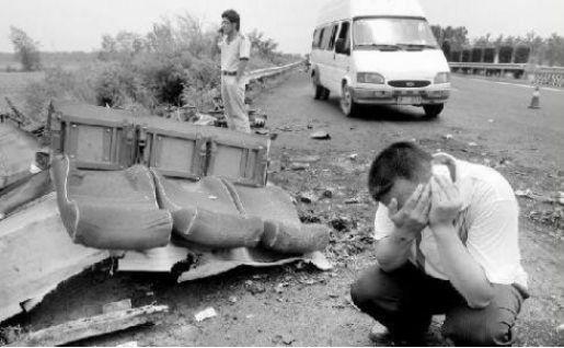 下车让一下：发生交通事故后，首先联系谁？老司机：顺序记错，吃亏的是自己