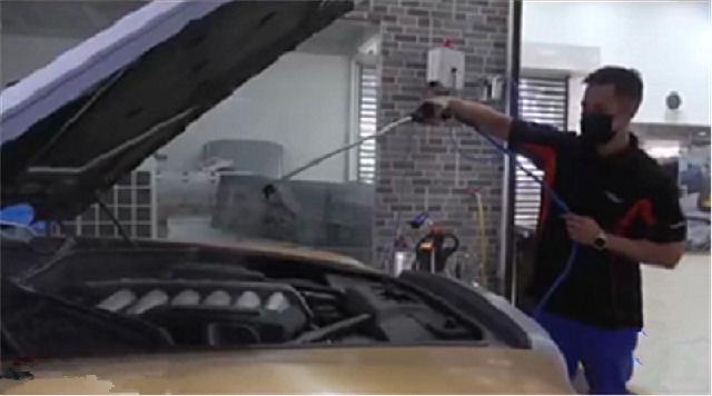 「久梦汽车」700万劳斯莱斯去洗车，员工用水冲发动机！店长：这种车没问题