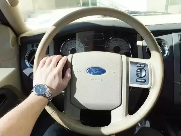 越野e家@车内哪个座位最安全？