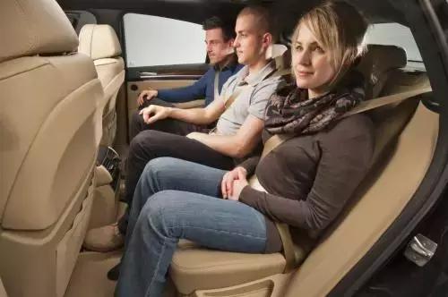 越野e家@车内哪个座位最安全？