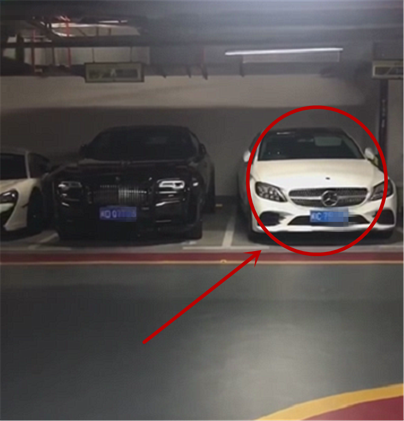 「柠檬论车」700万兰博基尼的车位被占，物业不管，车主直接把车停物业门口