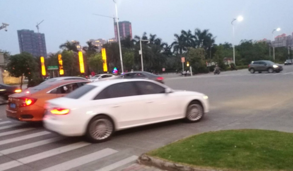 [泼墨书青春]为何内行人从不买SUV？交警：这才是聪明人啊