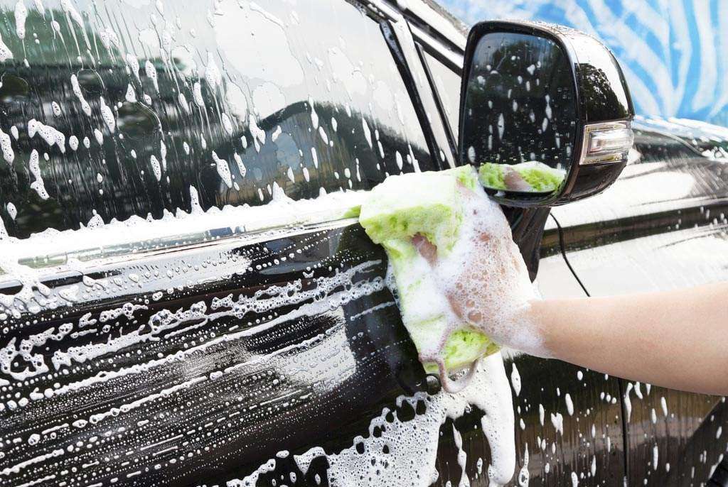 「汽车桌」爱车上的灰尘总是去了又来，洗车需要加点它，洗完几天都亮洁如新