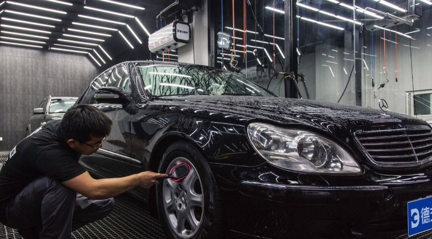 「汽车桌」爱车上的灰尘总是去了又来，洗车需要加点它，洗完几天都亮洁如新