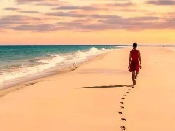 #老夏分析师#职场中，自己从领导岗位退下来，面对人走茶凉的情况，怎么处理？