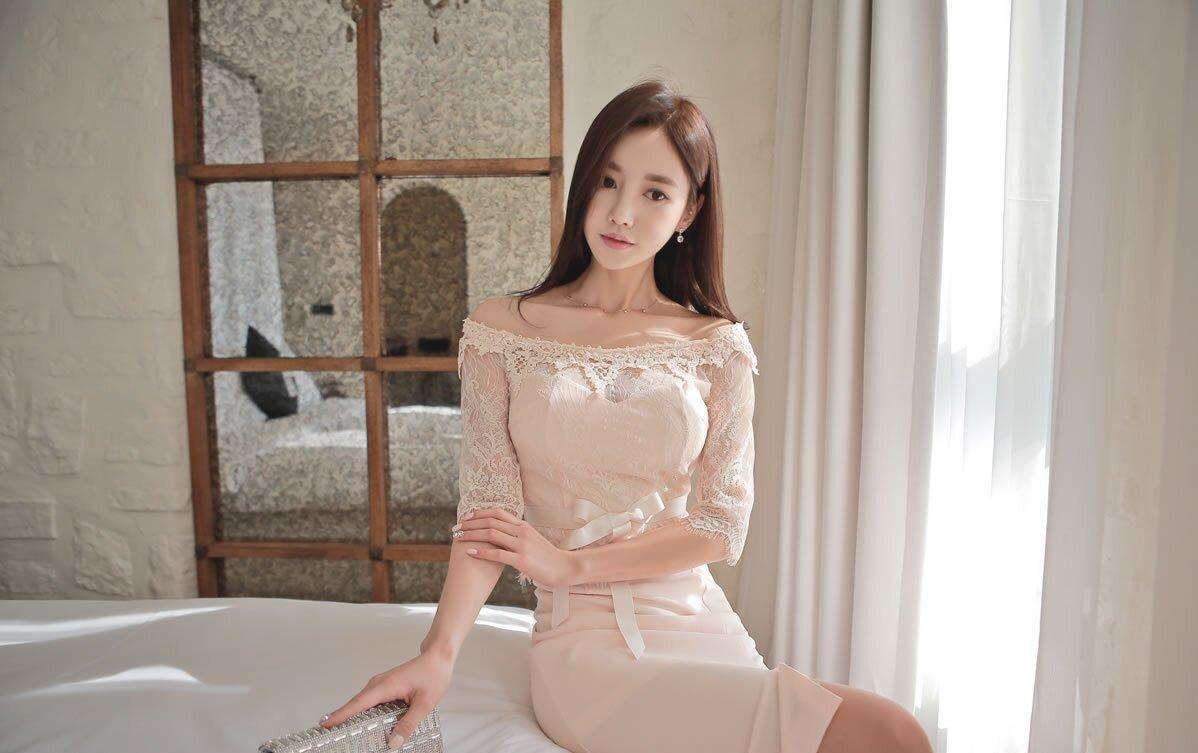 晓说正能量@想知道一个女人的层次高低，看她吃饭时候的3个表现