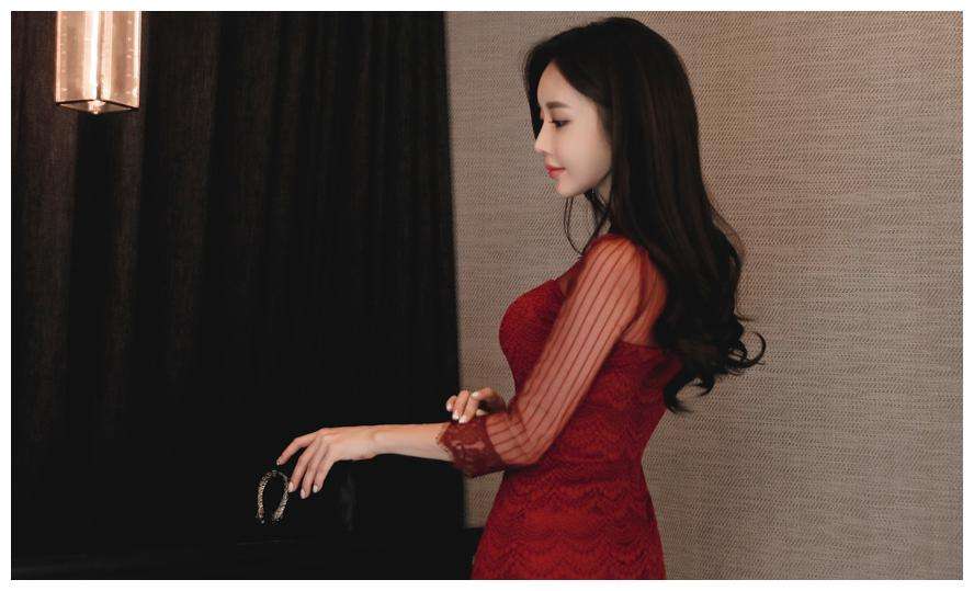 晓说正能量@想知道一个女人的层次高低，看她吃饭时候的3个表现