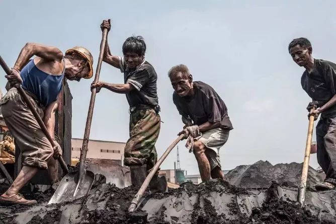 谈身边的人与事：生活的辛苦，只有熬过了、习惯了才行