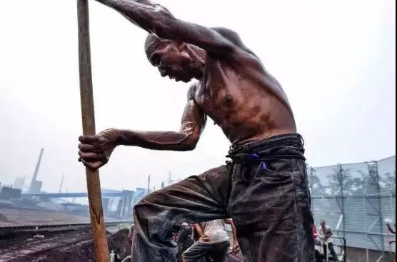 谈身边的人与事：生活的辛苦，只有熬过了、习惯了才行