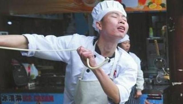 泰安美食客■网红“拉面哥”火了，拒绝万元月薪自己单干，今生意冷淡无人问津