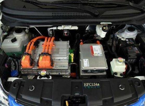 行者车视觉■第一批“绿牌”汽车终于要换电池了，看到更换价格后，车主：换车