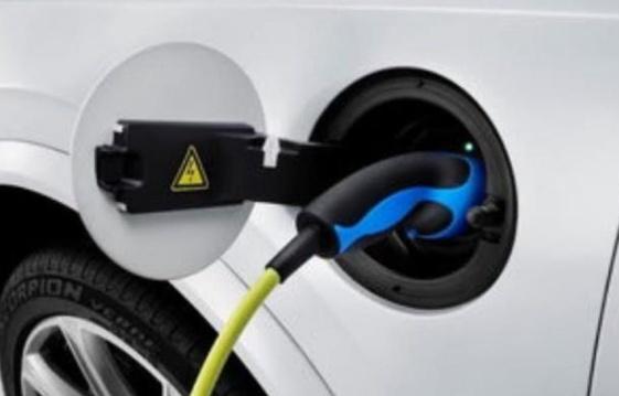 行者车视觉■第一批“绿牌”汽车终于要换电池了，看到更换价格后，车主：换车