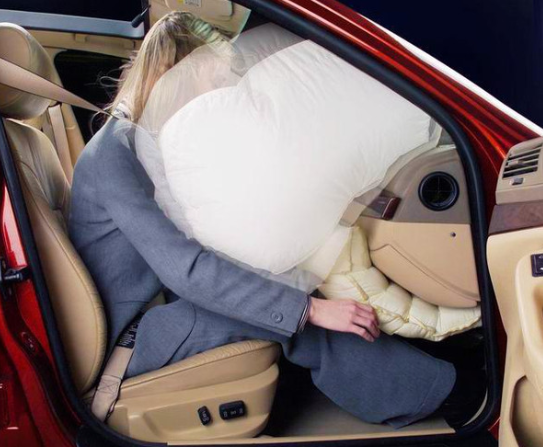 汽车四号码头：安全气囊弹出后，重装要多少钱？内行人说漏嘴，你可能不会相信