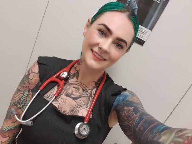 世界上纹身最多的女医生，直言想挑战医学界的刻板印象