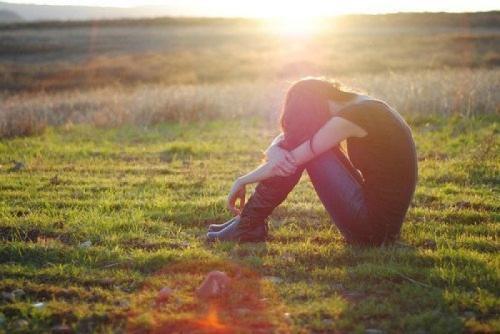 校园留声机■难过时，就抱抱自己