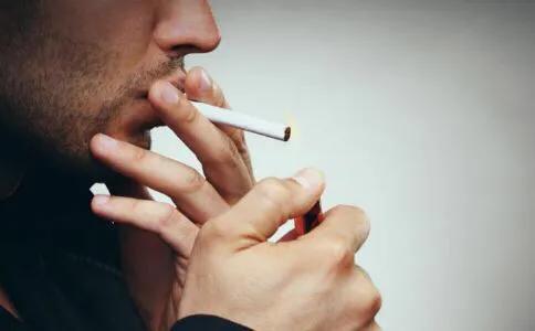 长期吸烟的人，若是不能完成这两个动作，可能你真的需要戒烟了