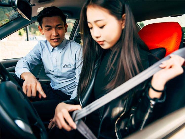 「十三姨侃车记」C1驾照司机注意，开这2种车就判无证驾驶，车主：我这是个假证？