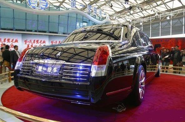 孔明说车：这车是红旗的巅峰之作，需挂黄色车牌，仅比布加迪少4个缸