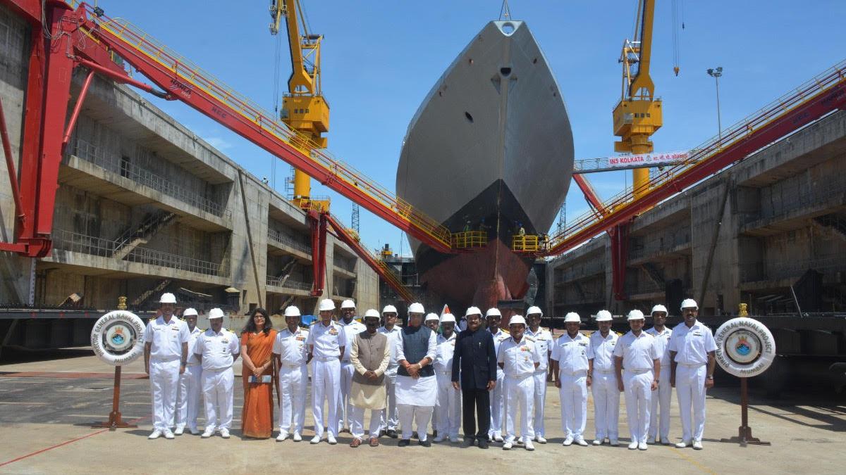 印度海军喜大普奔：新航母船坞刚建成 第二天又获两款重磅武器