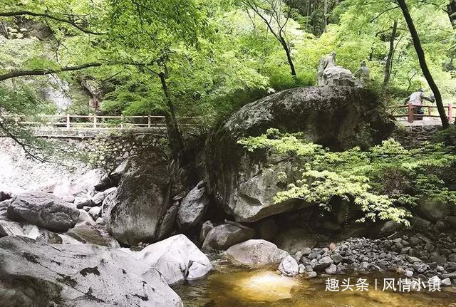 「风情小镇」跟着雨伞学做人，跟着雨靴学做事！