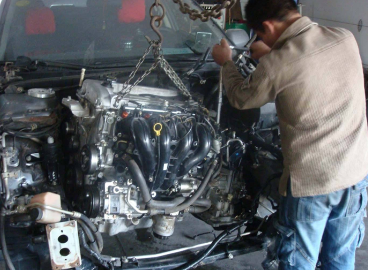 【小丁娱乐】开了10年车才懂，汽车这些地方要勤清理，动力才能更足油耗更低