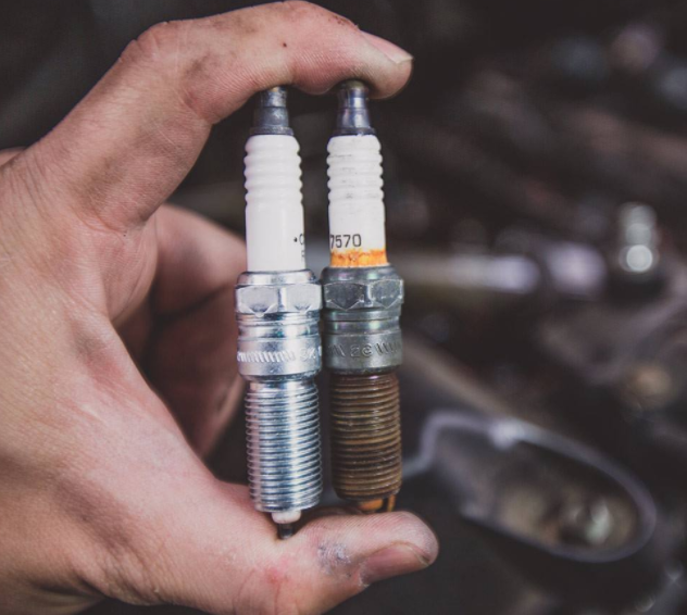 【小丁娱乐】开了10年车才懂，汽车这些地方要勤清理，动力才能更足油耗更低