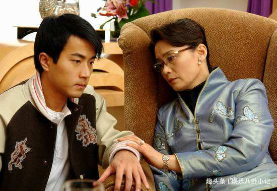 24岁嫁著名导演，结婚8年却输给王小丫，65岁仍单身一人