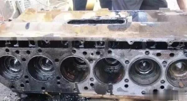 小饶解车■机油进水是很常见的故障，这5大原因是关键！