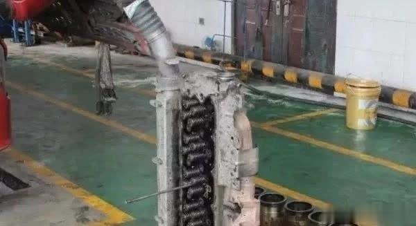 小饶解车■机油进水是很常见的故障，这5大原因是关键！