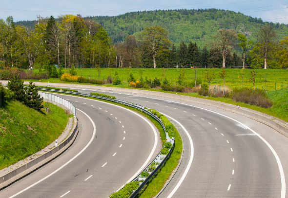 旅游小秘密■厉害了我的国！第一条“不限速”公路真的来了，全程没有收费站