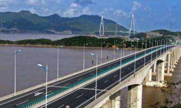 旅游小秘密■厉害了我的国！第一条“不限速”公路真的来了，全程没有收费站