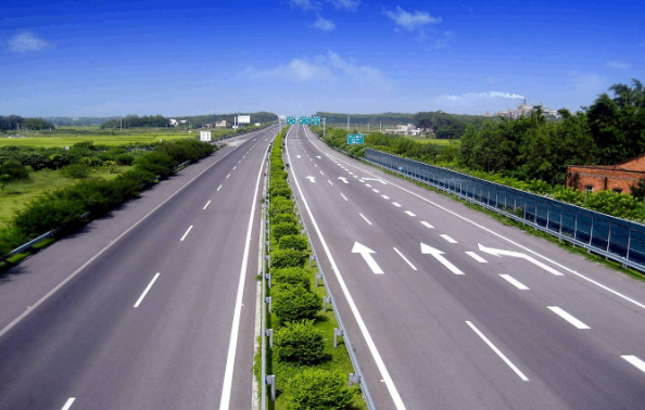 旅游小秘密■厉害了我的国！第一条“不限速”公路真的来了，全程没有收费站