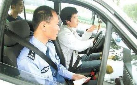 「公众车讯」科目三挂科在变更车道项目，学员：开放式考场难度就是高