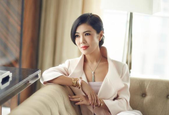 「今夜虽过明天遥远」那个宁愿单身，也不嫁给普通人的女人，如今成了村里人谈论的笑话