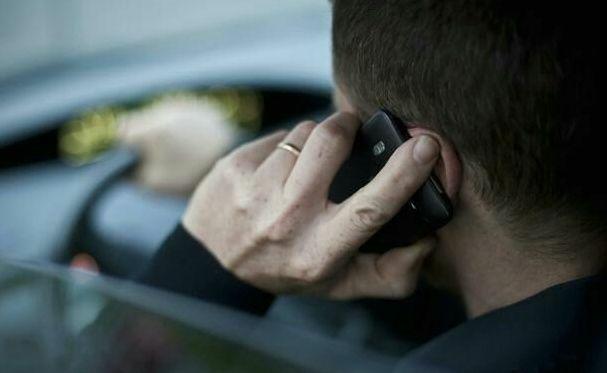 「乡村阿飞」小姑子狠踢我一岁的儿子，我打了她一下，老公说再有下次就离婚