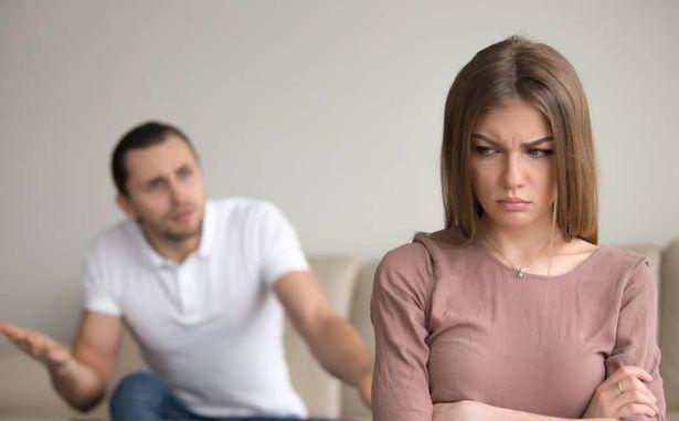 网逛社会：出国五年归来，老父去世，他没通过妻子私自给母亲三千元导致离婚