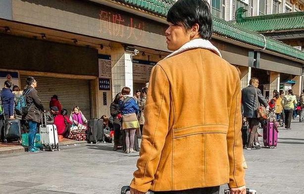 网逛社会：出国五年归来，老父去世，他没通过妻子私自给母亲三千元导致离婚