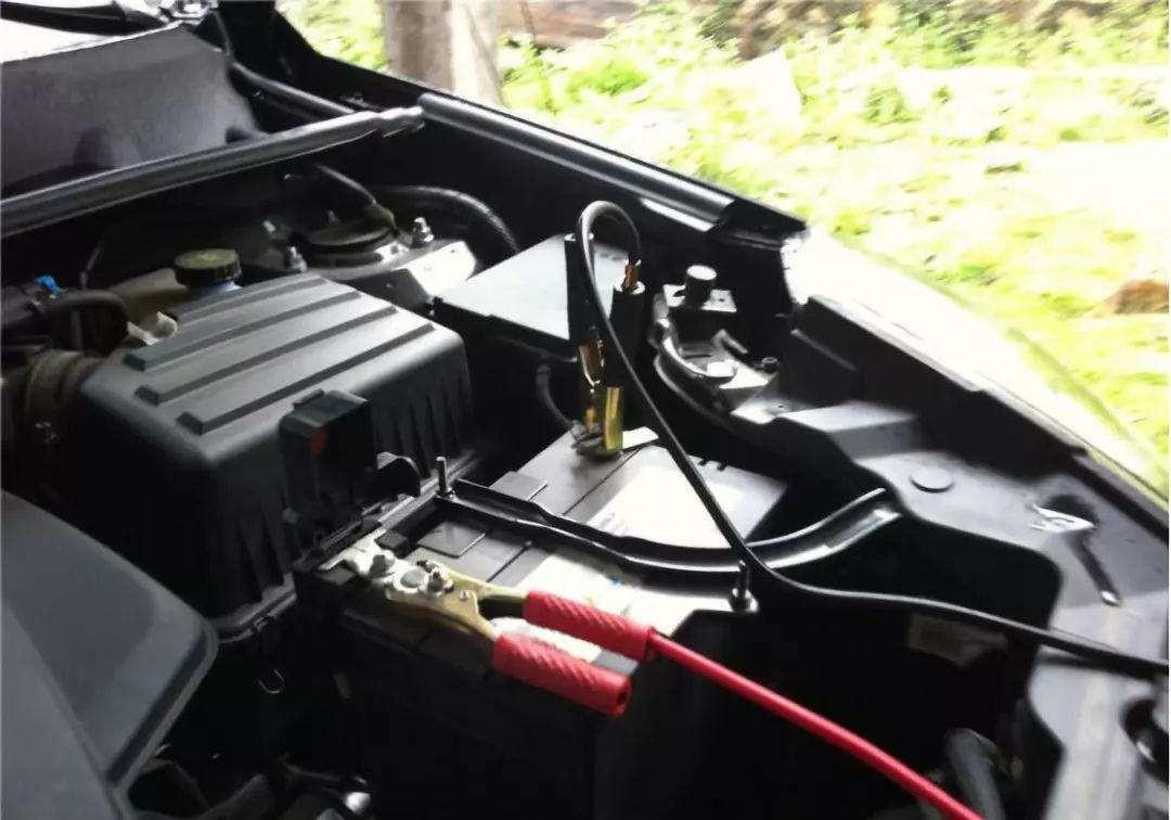 【大刘】汽车小常识：秋季如何保养汽车蓄电池?