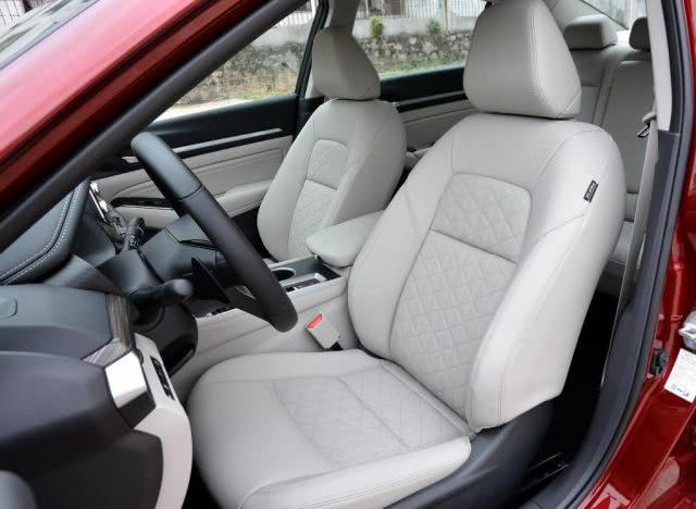 #阿毛聊汽车#合资B级车怎么选？不如看看它，进口国六2.0L引擎，油耗6个