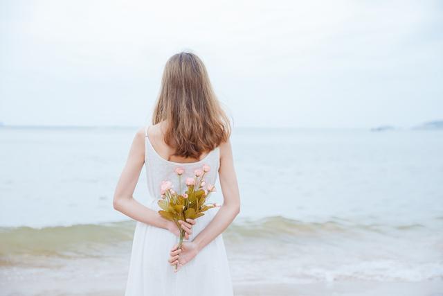 浅浅情感说■忘记一个人的最好方式：不见不贱