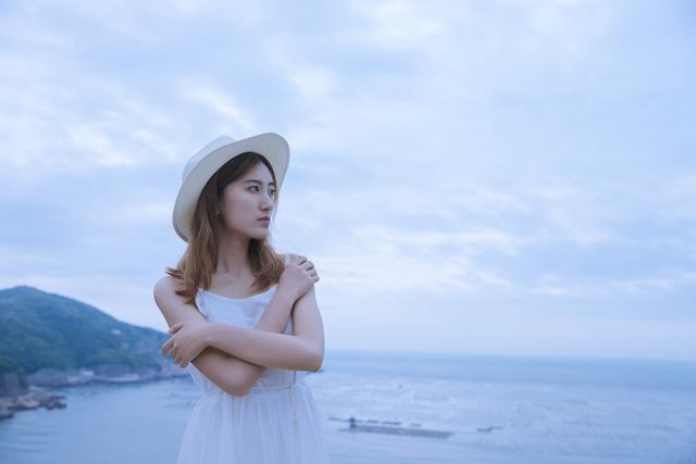 浅浅情感说■忘记一个人的最好方式：不见不贱