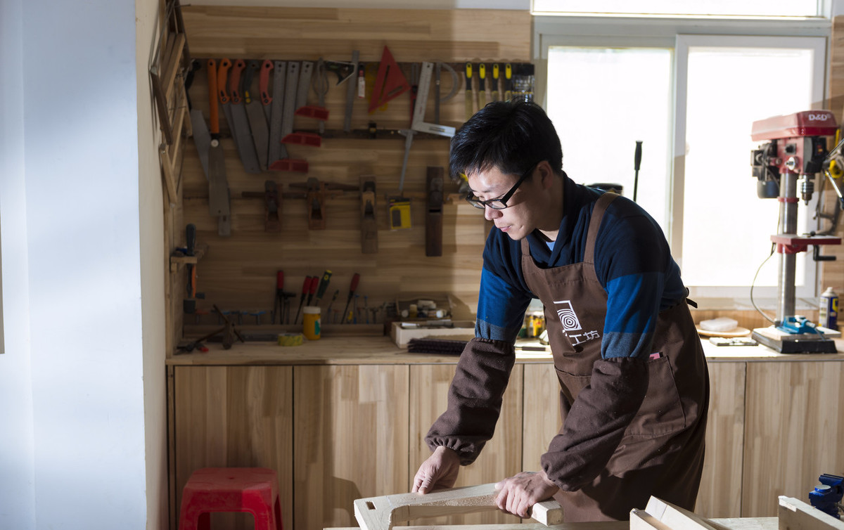 萍行职场■不巴结领导也不讨好同事，不走人情的员工出路如何？三点说透了
