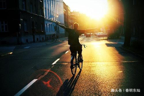 【春明东灿】表达内心情感的短句，哪句戳心了？